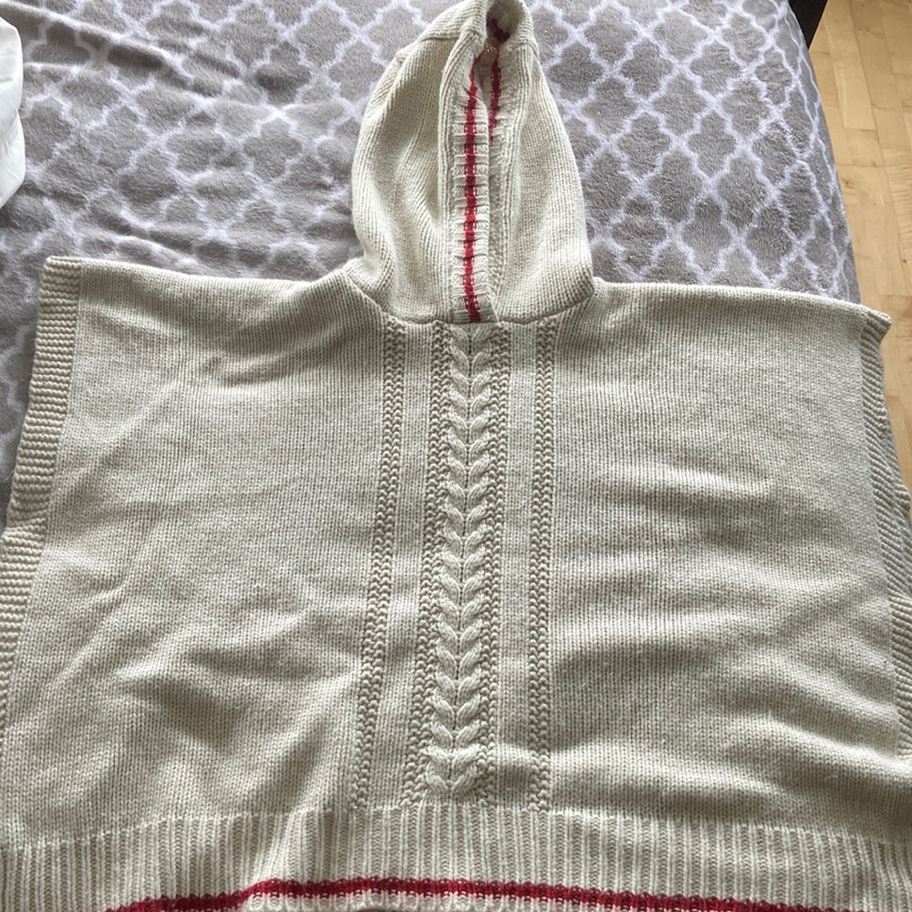 Red and white roots poncho